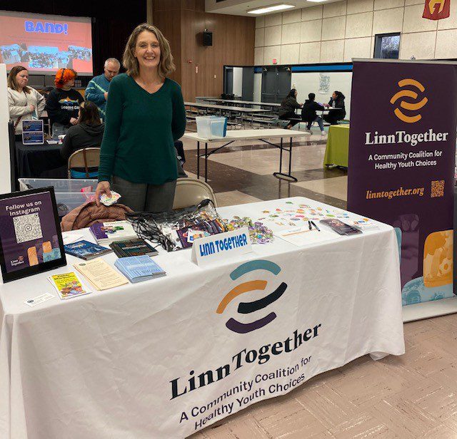 Woman tabling for Linn Together at Calapooia Parent Night